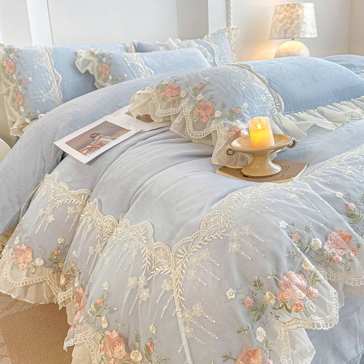 91家纺网 家纺一手货源 找家纺 凯美家居 2025新款A类牛奶绒蕾丝刺绣四件套-锦上添花 锦上添花-浅蓝