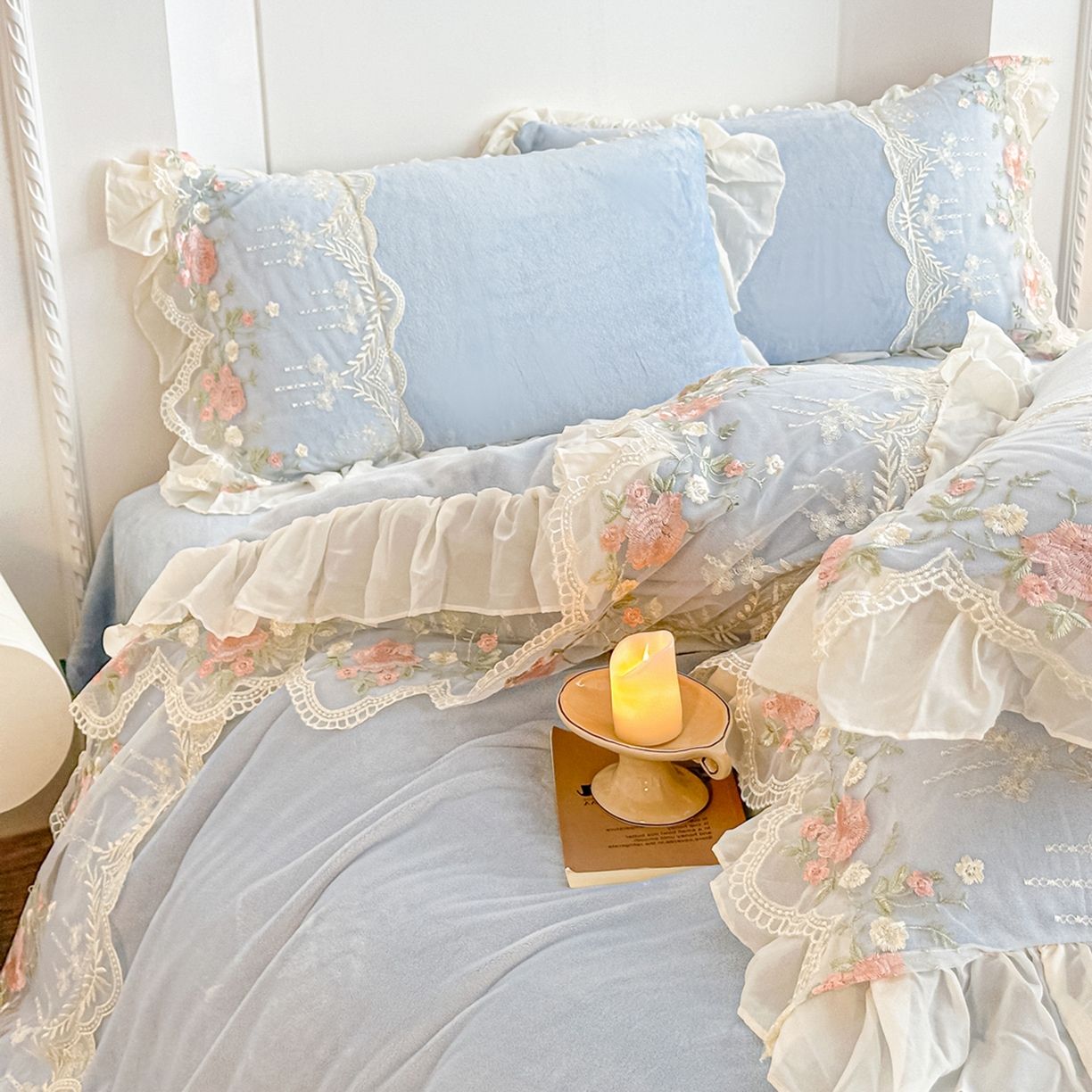 91家纺网 家纺一手货源 找家纺 凯美家居 2025新款A类牛奶绒蕾丝刺绣四件套-锦上添花 锦上添花-浅蓝