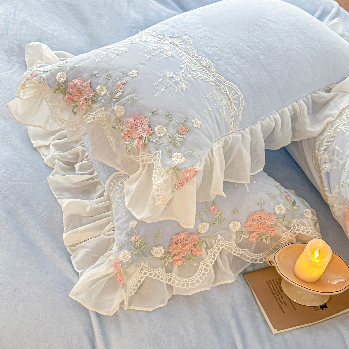 91家纺网 家纺一手货源 找家纺 凯美家居 2025新款A类牛奶绒蕾丝刺绣四件套-锦上添花 锦上添花-浅蓝