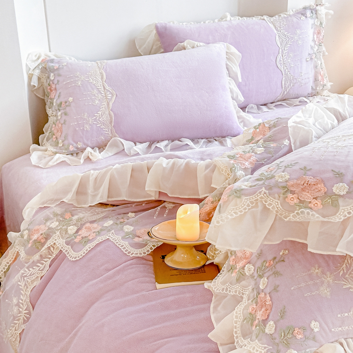 91家纺网 家纺一手货源 找家纺 凯美家居 2025新款A类牛奶绒蕾丝刺绣四件套-锦上添花 锦上添花-浅紫