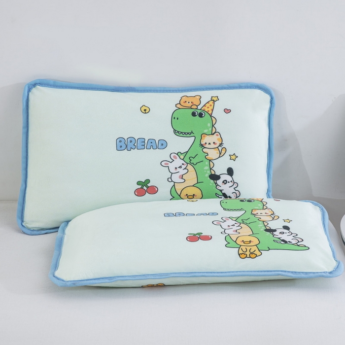 91家纺网 家纺一手货源 找家纺 大黄蜂家居家纺 2025新款秋冬水晶绒儿童包边定位枕套枕头枕芯 小恐龙