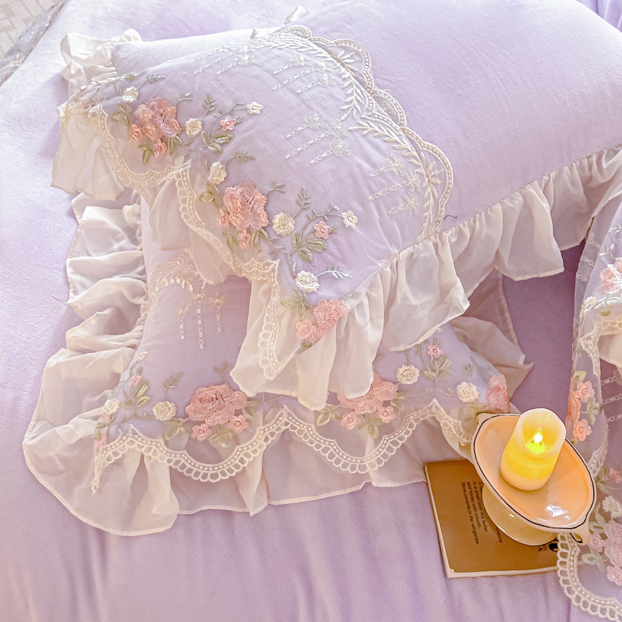 91家纺网 家纺一手货源 找家纺 凯美家居 2025新款A类牛奶绒蕾丝刺绣四件套-锦上添花 锦上添花-浅紫