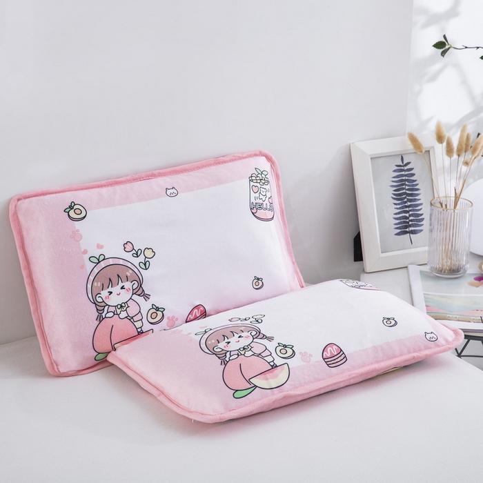 91家纺网 家纺一手货源 找家纺 大黄蜂家居家纺 2025新款秋冬水晶绒儿童包边定位枕套枕头枕芯 小女孩