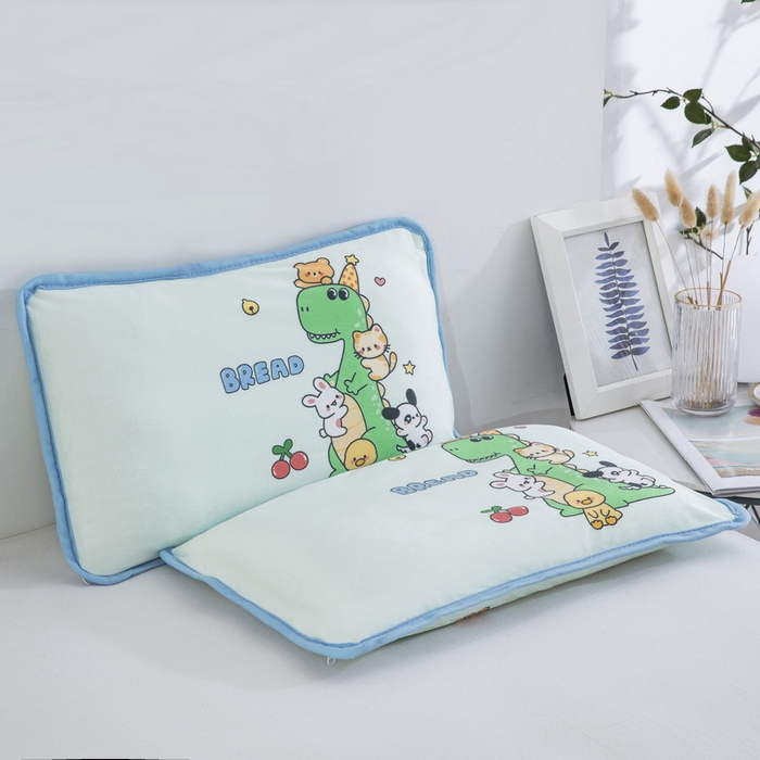 91家纺网 家纺一手货源 找家纺 大黄蜂家居家纺 2025新款秋冬水晶绒儿童包边定位枕套枕头枕芯 小恐龙