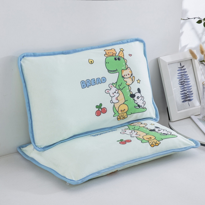 91家纺网 家纺一手货源 找家纺 大黄蜂家居家纺 2025新款秋冬水晶绒儿童包边定位枕套枕头枕芯 小恐龙