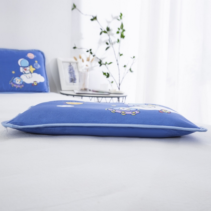 91家纺网 家纺一手货源 找家纺 大黄蜂家居家纺 2025新款秋冬水晶绒儿童包边定位枕套枕头枕芯 太空旅行