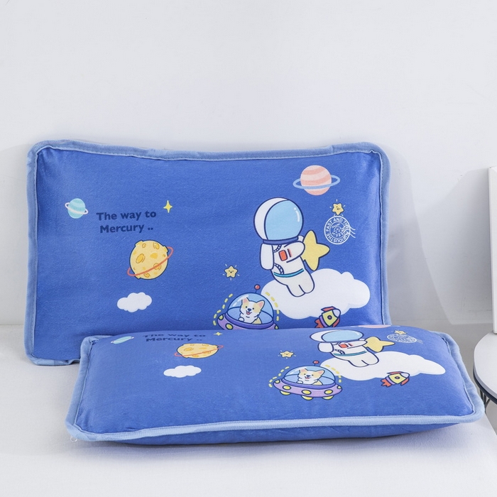 91家纺网 家纺一手货源 找家纺 大黄蜂家居家纺 2025新款秋冬水晶绒儿童包边定位枕套枕头枕芯 太空旅行