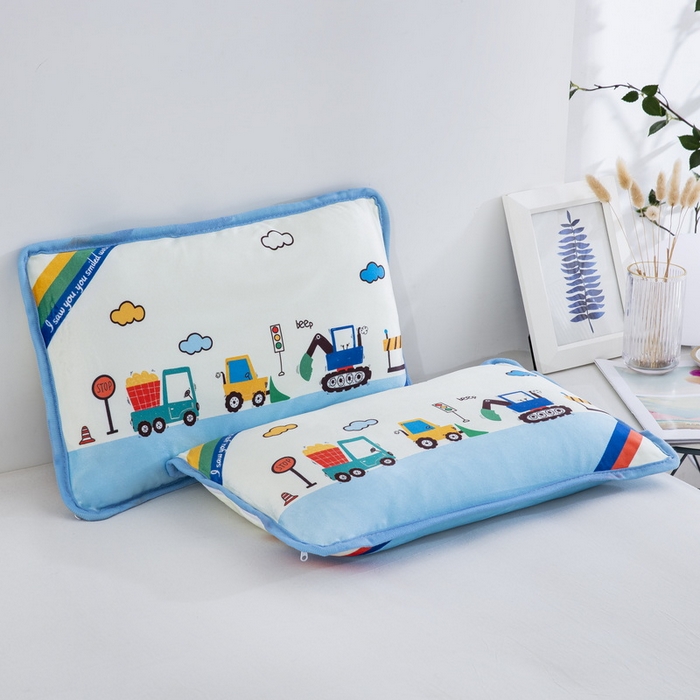 91家纺网 家纺一手货源 找家纺 大黄蜂家居家纺 2025新款秋冬水晶绒儿童包边定位枕套枕头枕芯 工程车队