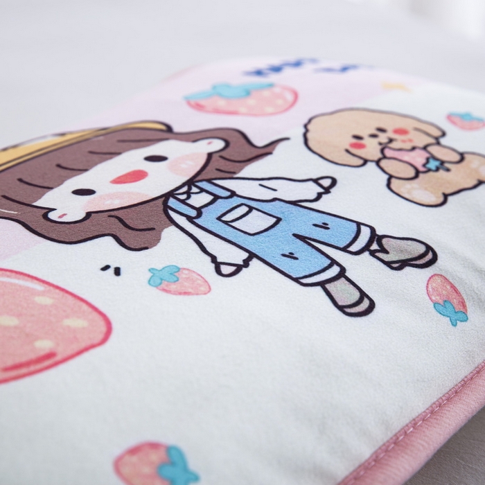 91家纺网 家纺一手货源 找家纺 大黄蜂家居家纺 2025新款秋冬水晶绒儿童包边定位枕套枕头枕芯 草莓女孩