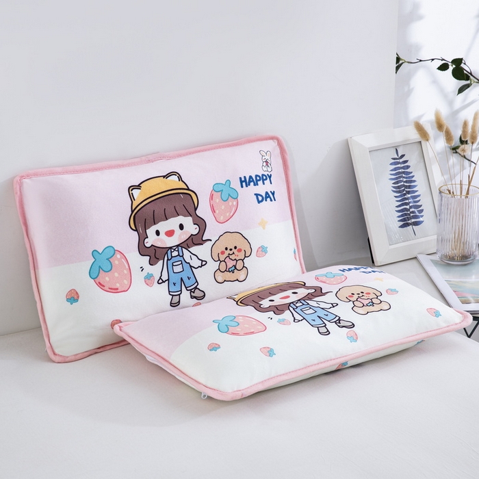 91家纺网 家纺一手货源 找家纺 大黄蜂家居家纺 2025新款秋冬水晶绒儿童包边定位枕套枕头枕芯 草莓女孩