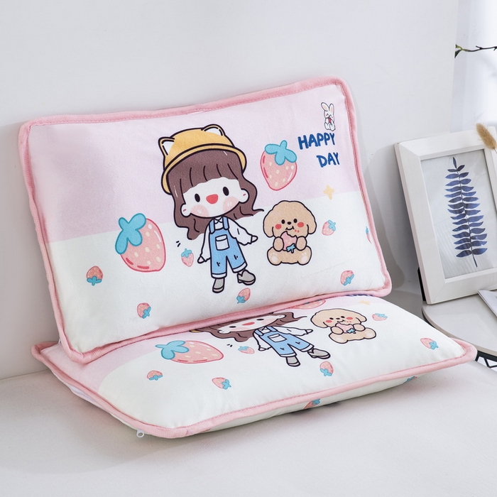 91家纺网 家纺一手货源 找家纺 大黄蜂家居家纺 2025新款秋冬水晶绒儿童包边定位枕套枕头枕芯 草莓女孩