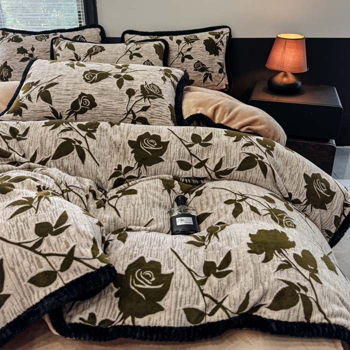 91家纺网 家纺一手货源 找家纺 诺梵家纺 2025新款兔毛绒包边 雕花绒四件套 花魅-咖