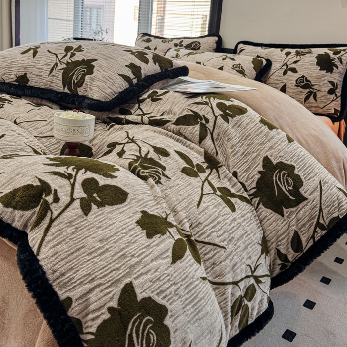 91家纺网 家纺一手货源 找家纺 诺梵家纺 2025新款兔毛绒包边 雕花绒四件套 花魅-咖