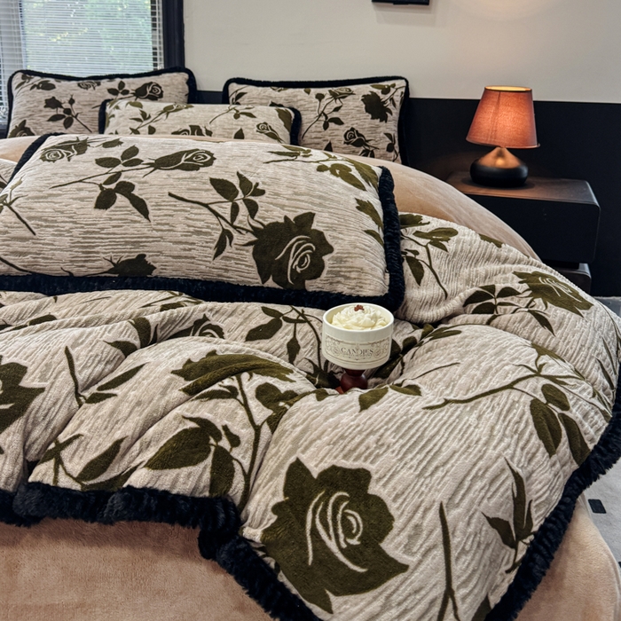 91家纺网 家纺一手货源 找家纺 诺梵家纺 2025新款兔毛绒包边 雕花绒四件套 花魅-咖