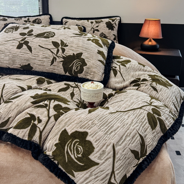 91家纺网 家纺一手货源 找家纺 诺梵家纺 2025新款兔毛绒包边 雕花绒四件套 花魅-咖