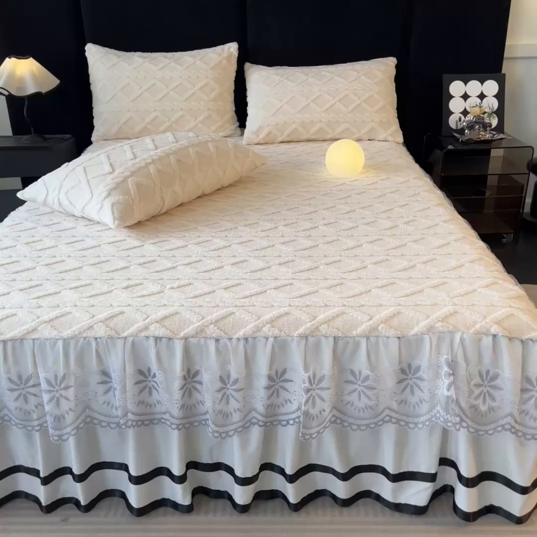 91家纺网 家纺一手货源 找家纺 米瑞娜  2025新款塔芙绒雕花蕾丝床裙跨境外贸 白色