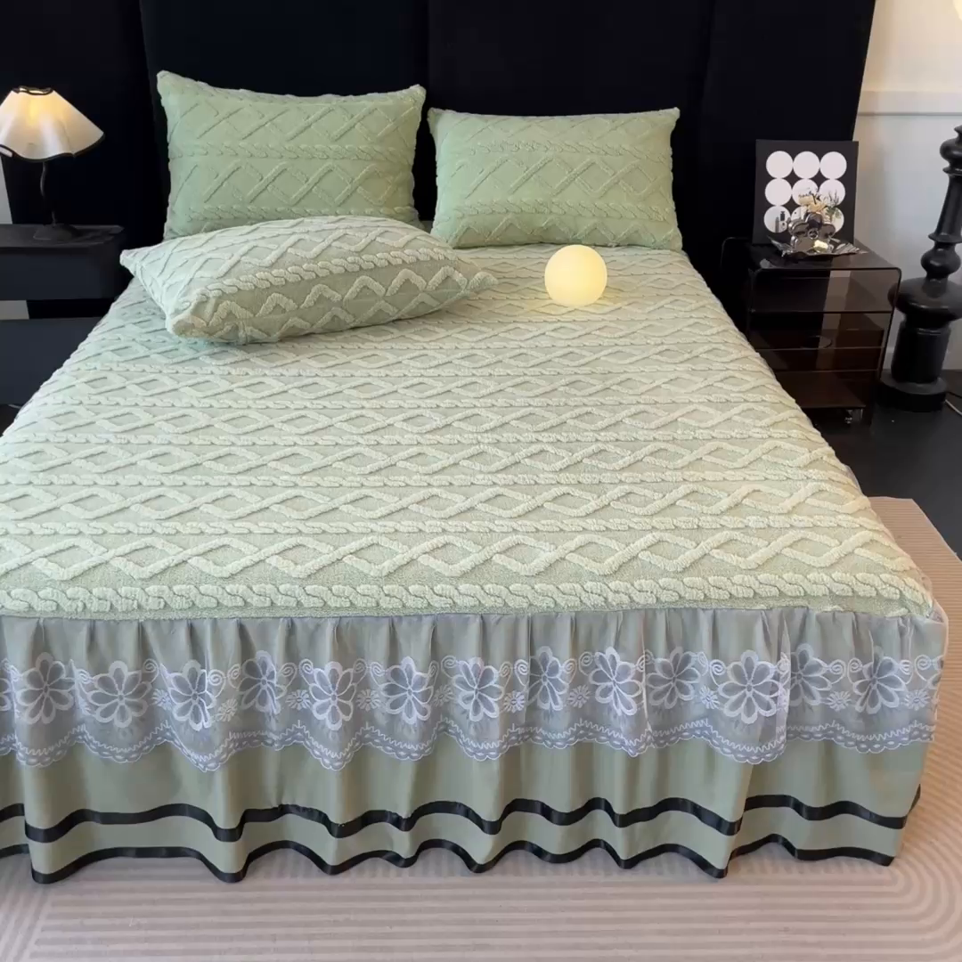 91家纺网 家纺一手货源 找家纺 米瑞娜  2025新款塔芙绒雕花蕾丝床裙跨境外贸 果绿