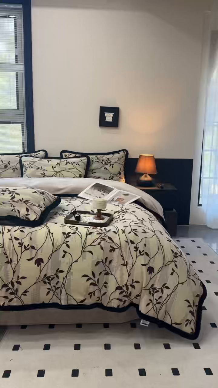 91家纺网 家纺一手货源 找家纺 诺梵家纺 2025新款兔毛绒包边 雕花绒四件套 苏乡