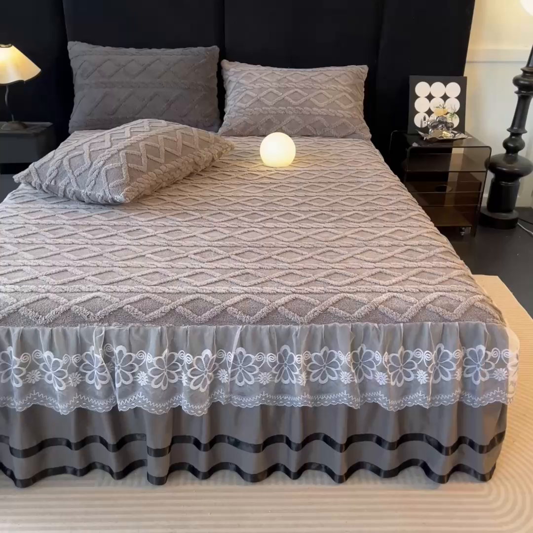 91家纺网 家纺一手货源 找家纺 米瑞娜  2025新款塔芙绒雕花蕾丝床裙跨境外贸 灰色