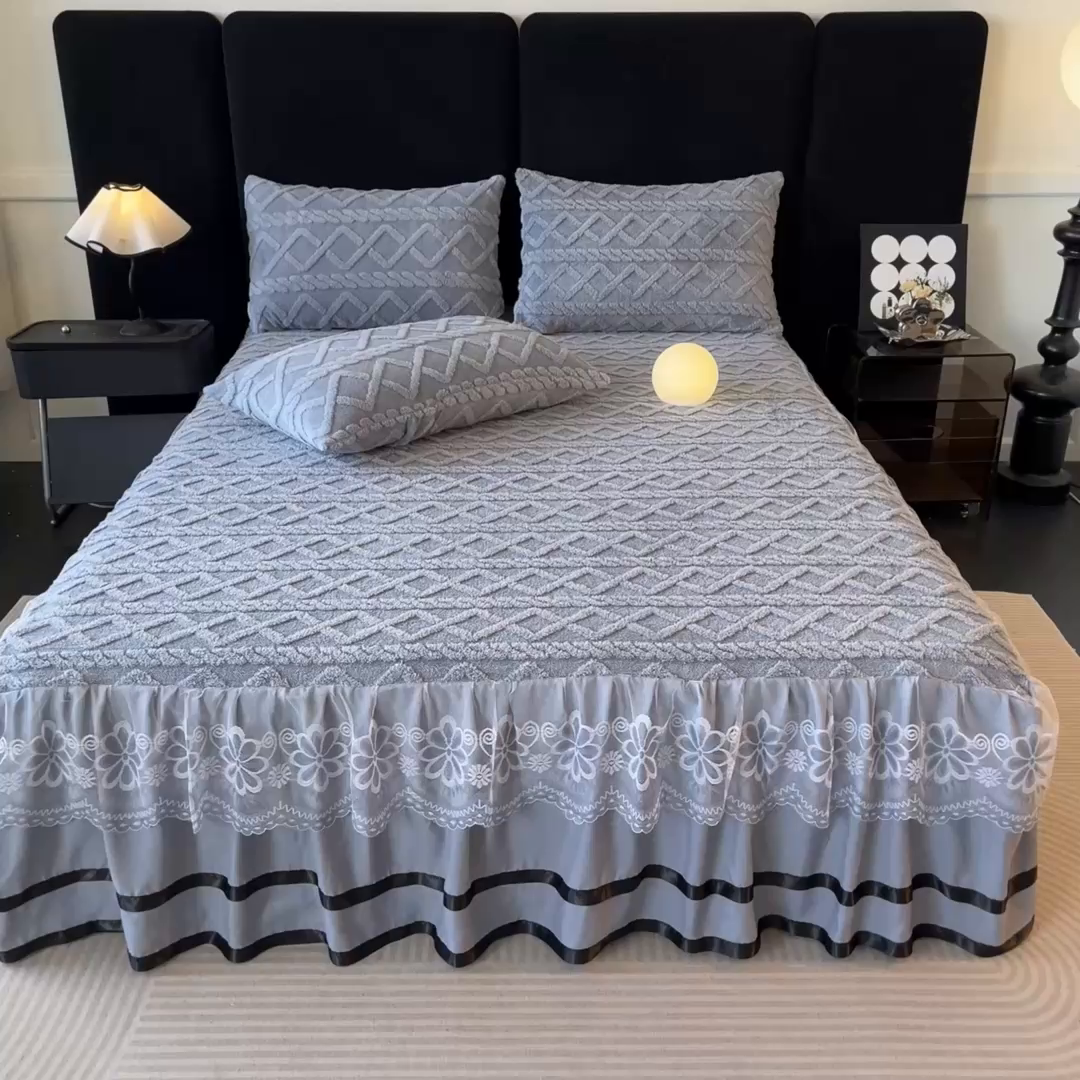 91家纺网 家纺一手货源 找家纺 米瑞娜  2025新款塔芙绒雕花蕾丝床裙跨境外贸 蓝灰