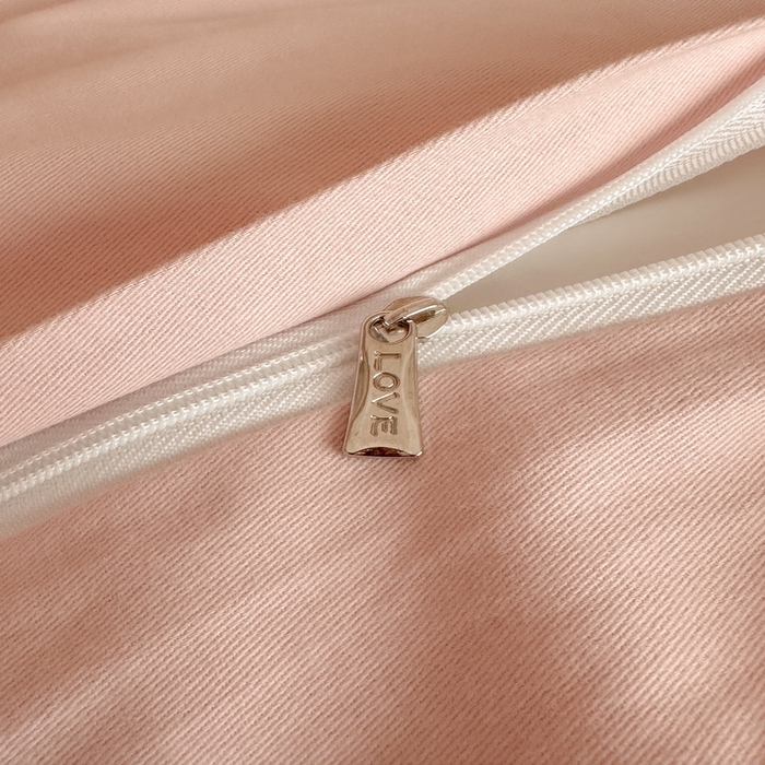 91家纺网 家纺一手货源 找家纺 慕晨 2025新款秋冬全棉纯棉加厚磨毛法式花边数码印简奢高级公主风四件套直播热卖 浪漫人生 粉