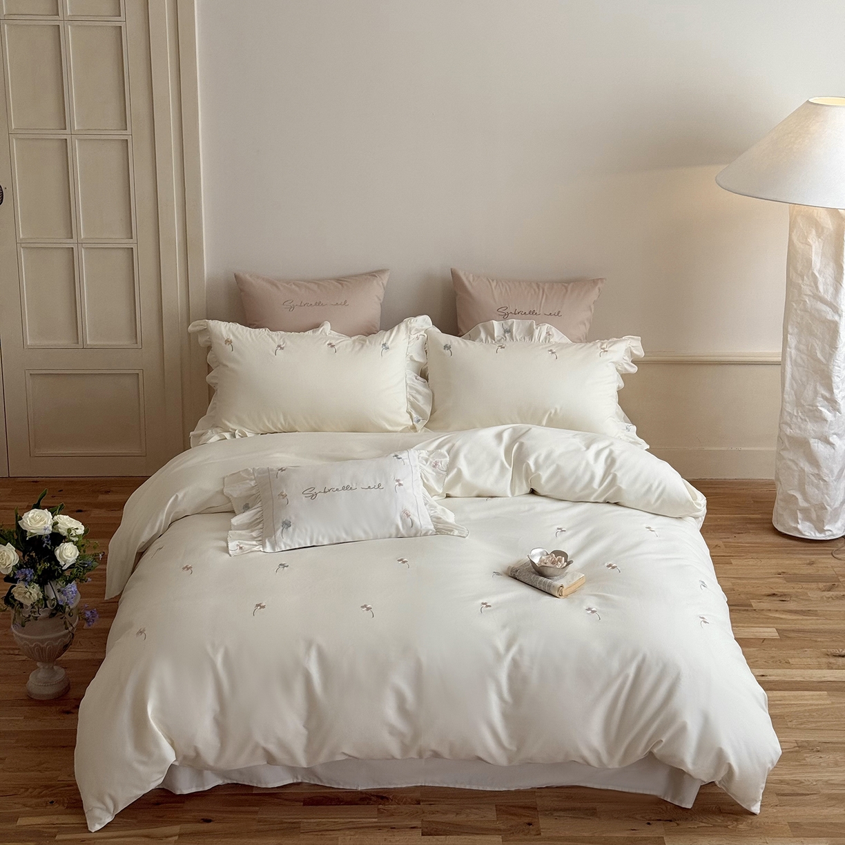 91家纺网 家纺一手货源 找家纺 （总）鹿班家居 2025新款秋冬款100S全棉磨毛精密刺绣系列四件套-暖阳轻语（标准会员-20元）