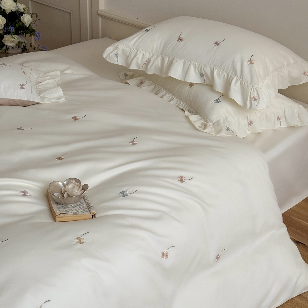 91家纺网 家纺一手货源 找家纺 （总）鹿班家居 2025新款秋冬款100S全棉磨毛精密刺绣系列四件套-暖阳轻语（标准会员-20元）