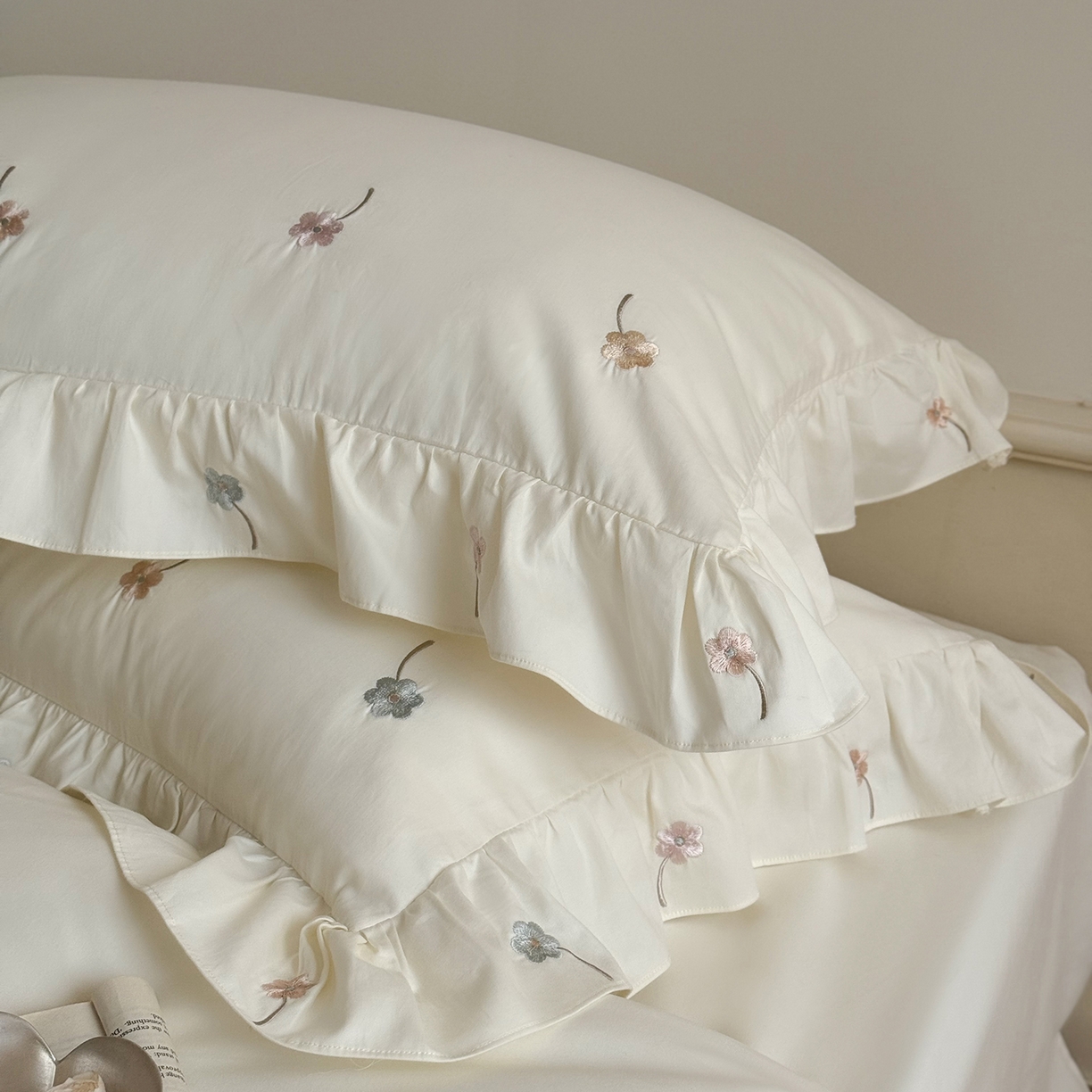 91家纺网 家纺一手货源 找家纺 （总）鹿班家居 2025新款秋冬款100S全棉磨毛精密刺绣系列四件套-暖阳轻语（标准会员-20元）