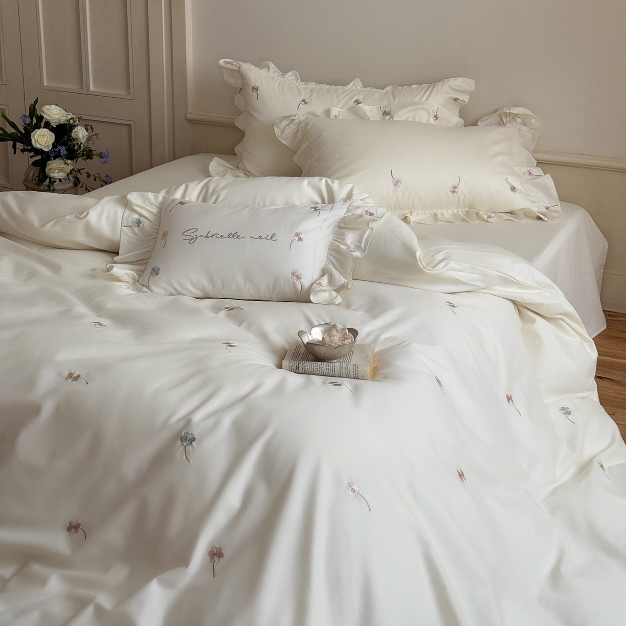 鹿班家居 2025新款秋冬款100S全棉磨毛精密刺绣系列四件套-暖阳轻语（标准会员-20元） 白色