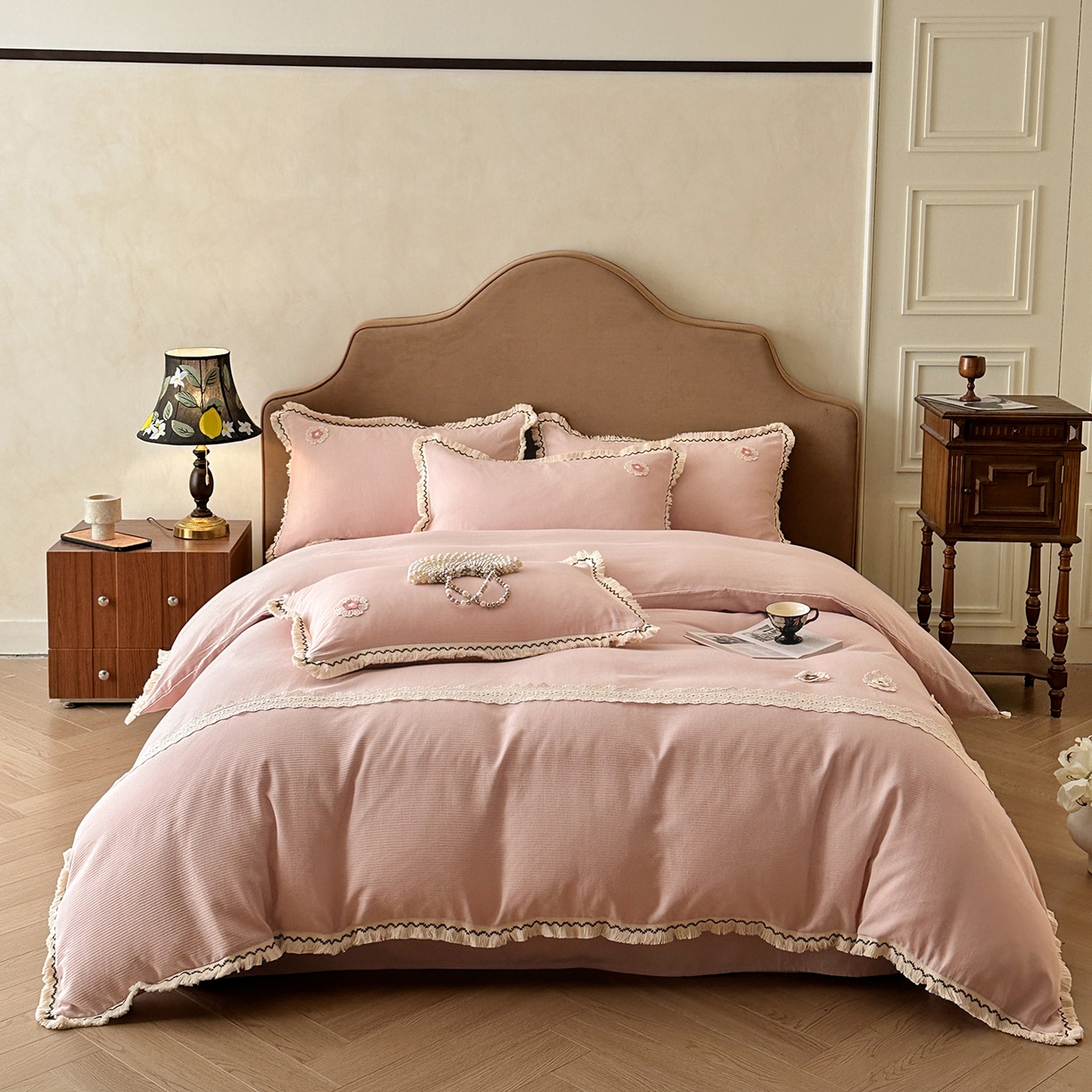 91家纺网 家纺一手货源 找家纺 慕晨 2025新款小提花全棉磨毛四件套小清新花边公主风小碎花浪漫小红书直播热款 薇尔-粉