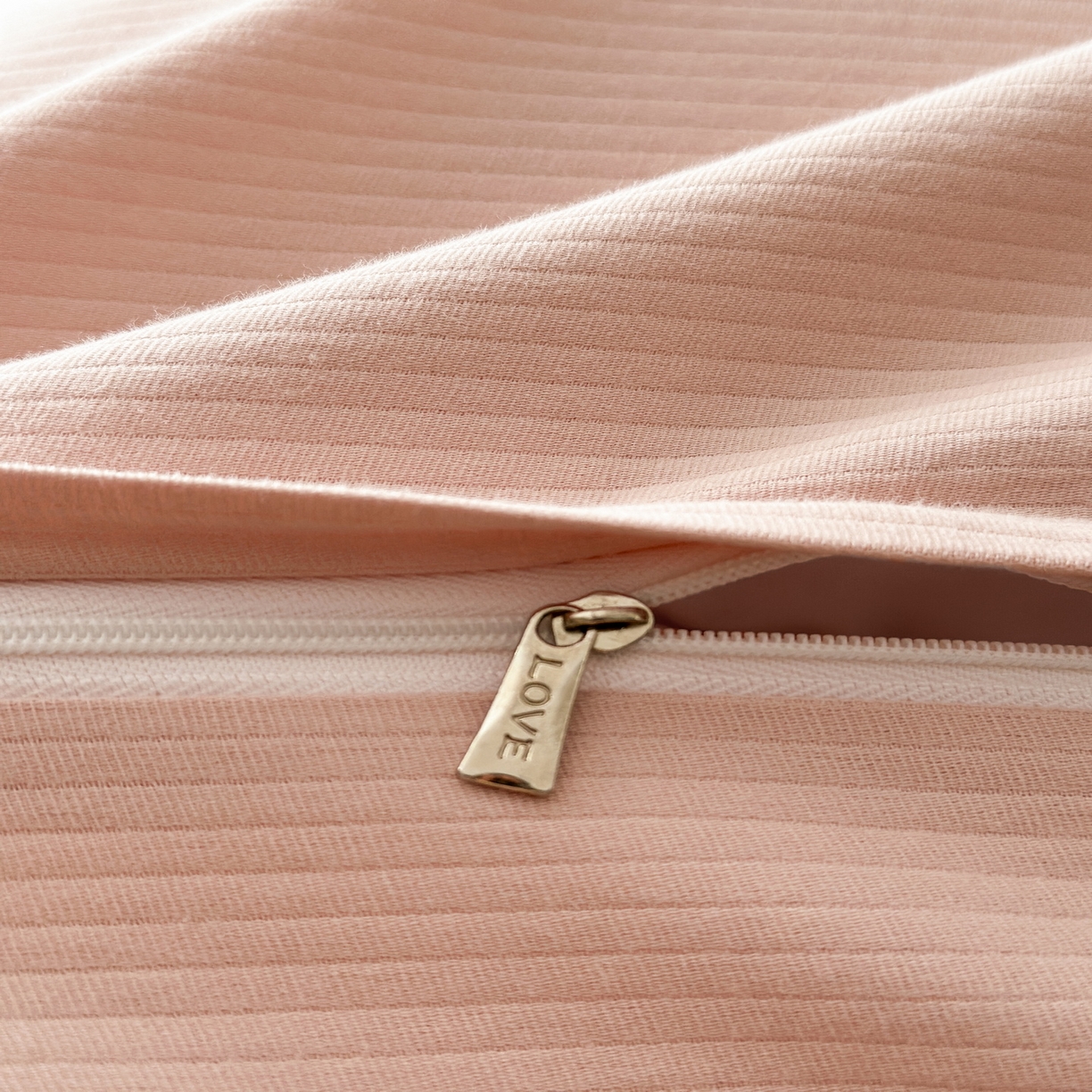 91家纺网 家纺一手货源 找家纺 慕晨 2025新款小提花全棉磨毛四件套小清新花边公主风小碎花浪漫小红书直播热款 薇尔-粉