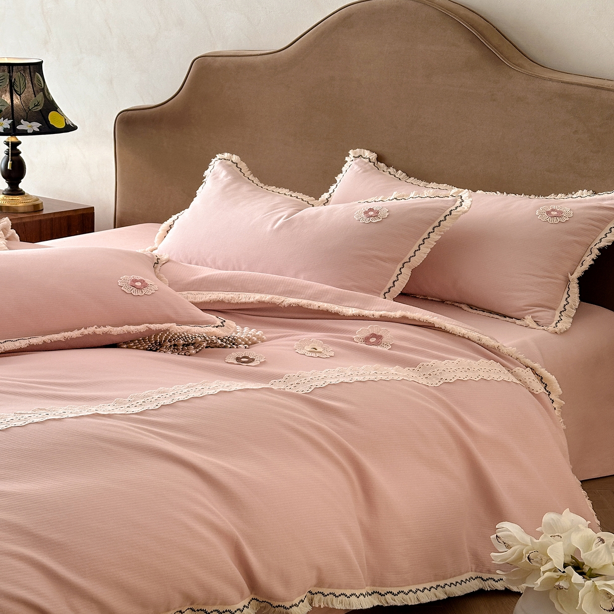 91家纺网 家纺一手货源 找家纺 慕晨 2025新款小提花全棉磨毛四件套小清新花边公主风小碎花浪漫小红书直播热款 薇尔-粉