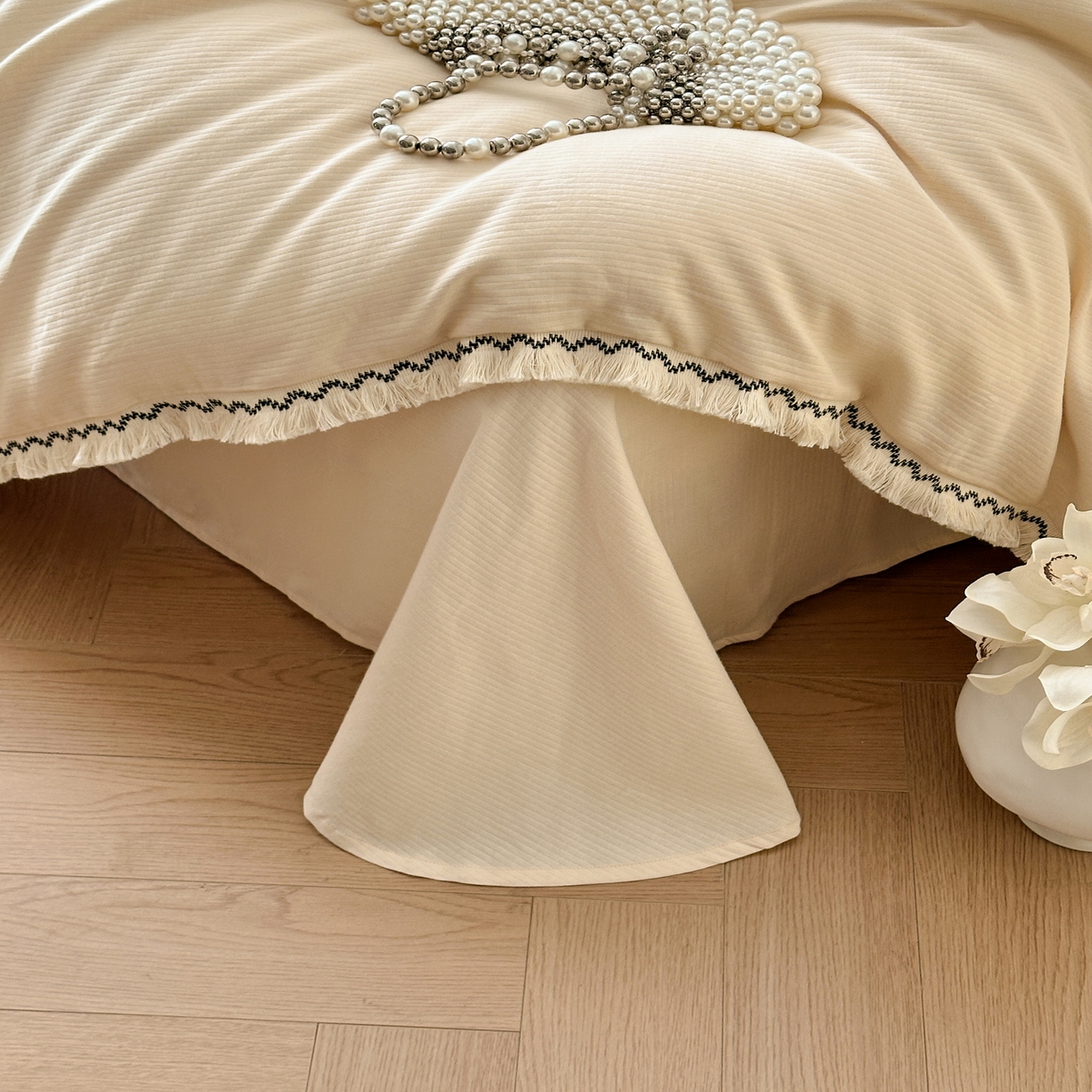 91家纺网 家纺一手货源 找家纺 慕晨 2025新款小提花全棉磨毛四件套小清新花边公主风小碎花浪漫小红书直播热款 薇尔-白