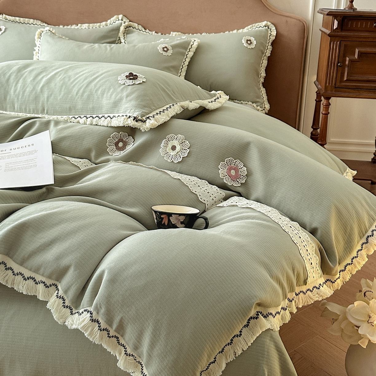 91家纺网 家纺一手货源 找家纺 慕晨 2025新款小提花全棉磨毛四件套小清新花边公主风小碎花浪漫小红书直播热款 薇尔-绿