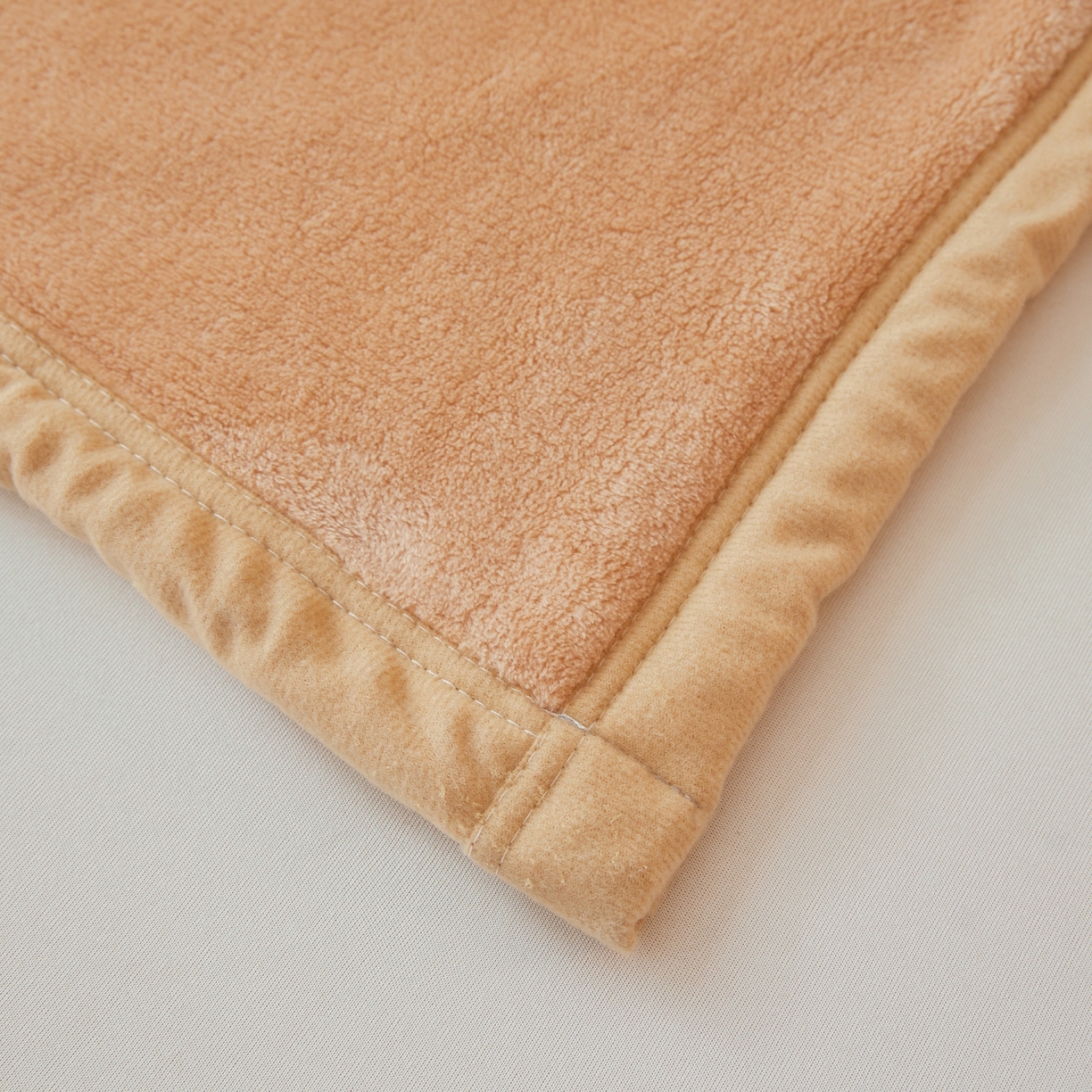 91家纺网 家纺一手货源 找家纺 缦吉 2025新款加厚牛奶绒双面四季多功能毛毯毯子 卡其色