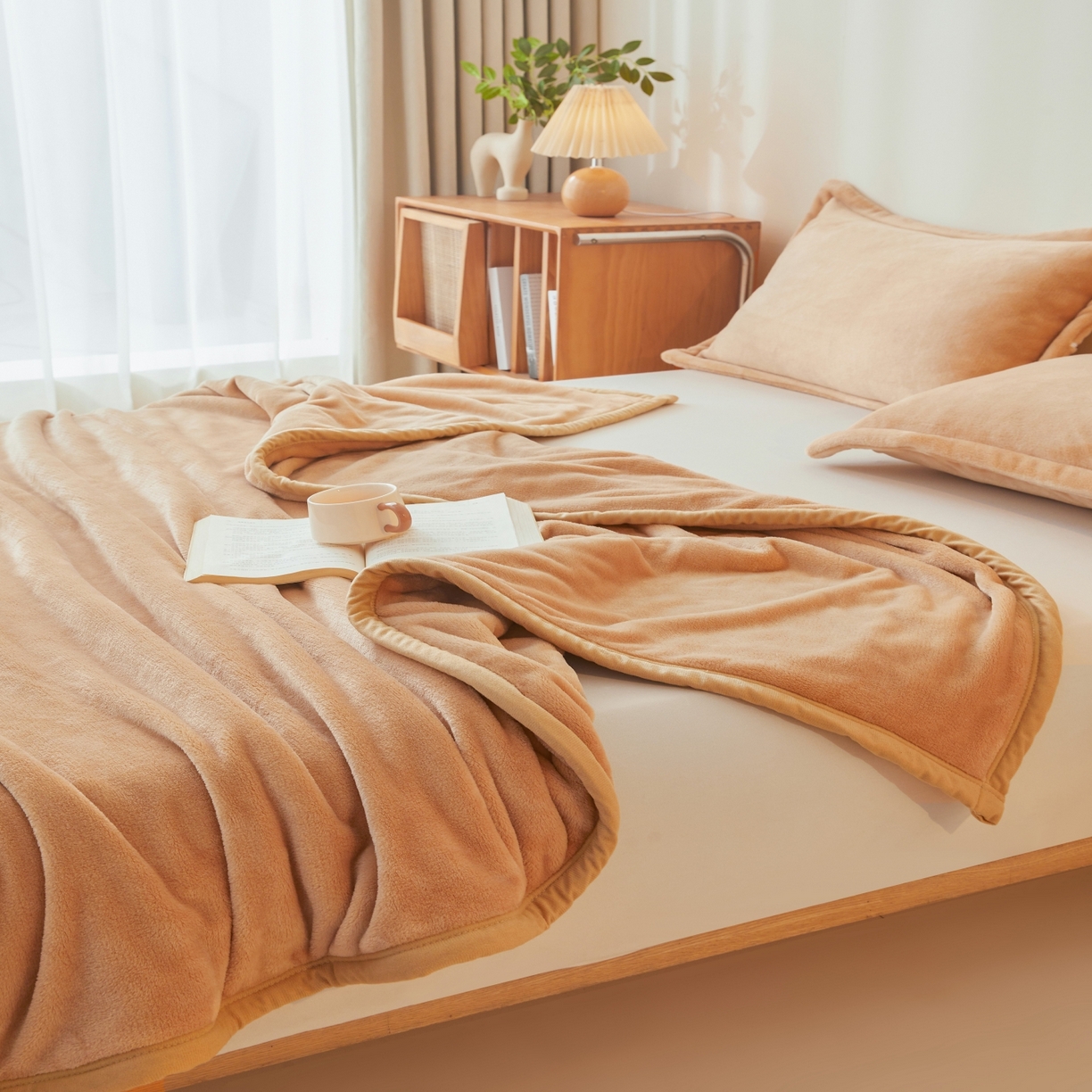 91家纺网 家纺一手货源 找家纺 缦吉 2025新款加厚牛奶绒双面四季多功能毛毯毯子 卡其色