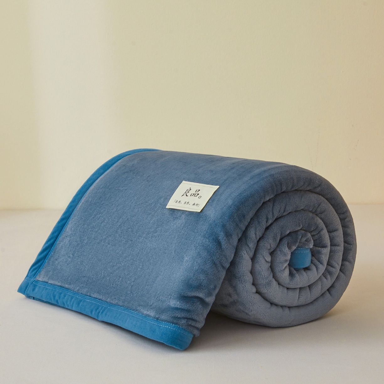 91家纺网 家纺一手货源 找家纺 缦吉 2025新款加厚牛奶绒双面四季多功能毛毯毯子 藏蓝色