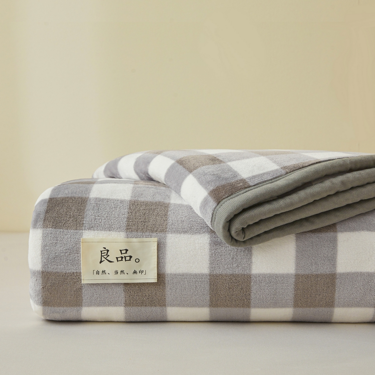 91家纺网 家纺一手货源 找家纺 缦吉 2025新款加厚牛奶绒双面四季多功能毛毯毯子 灰大格