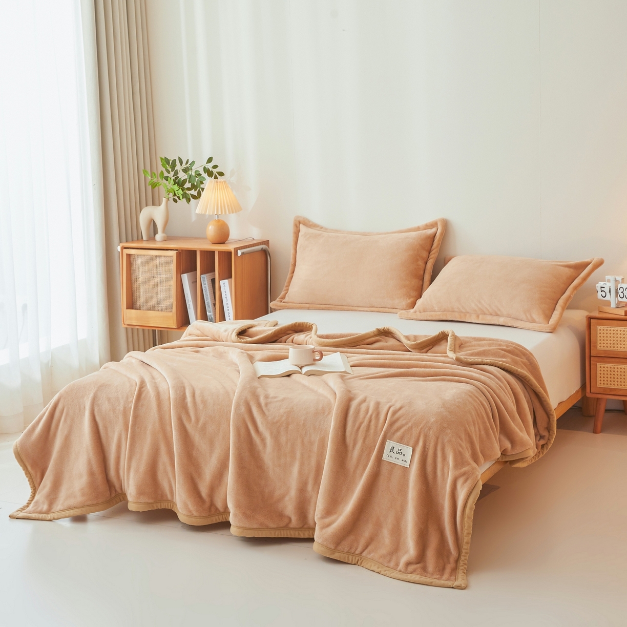 91家纺网 家纺一手货源 找家纺 缦吉 2025新款加厚牛奶绒双面四季多功能毛毯毯子 卡其色