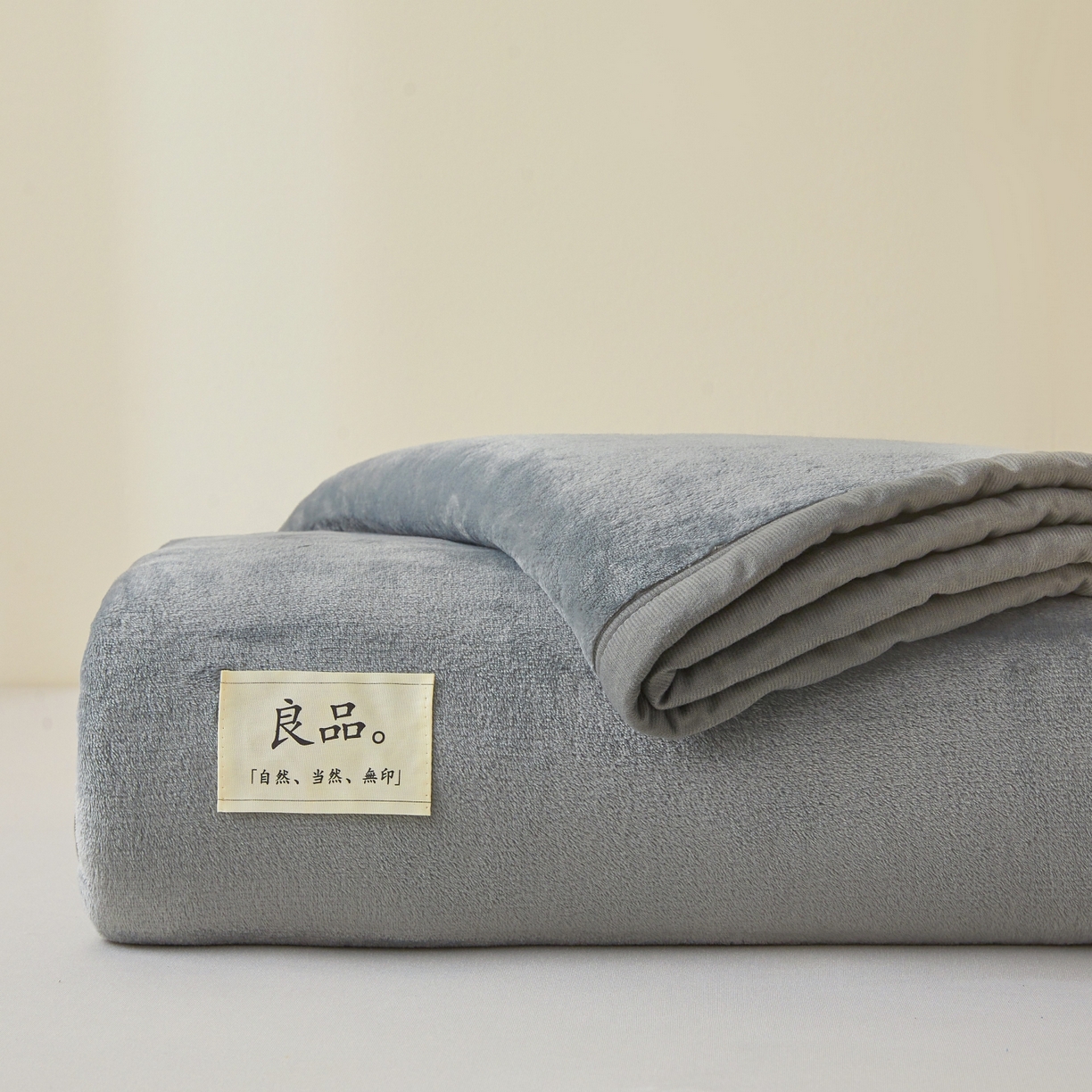 91家纺网 家纺一手货源 找家纺 缦吉 2025新款加厚牛奶绒双面四季多功能毛毯毯子 浅灰色