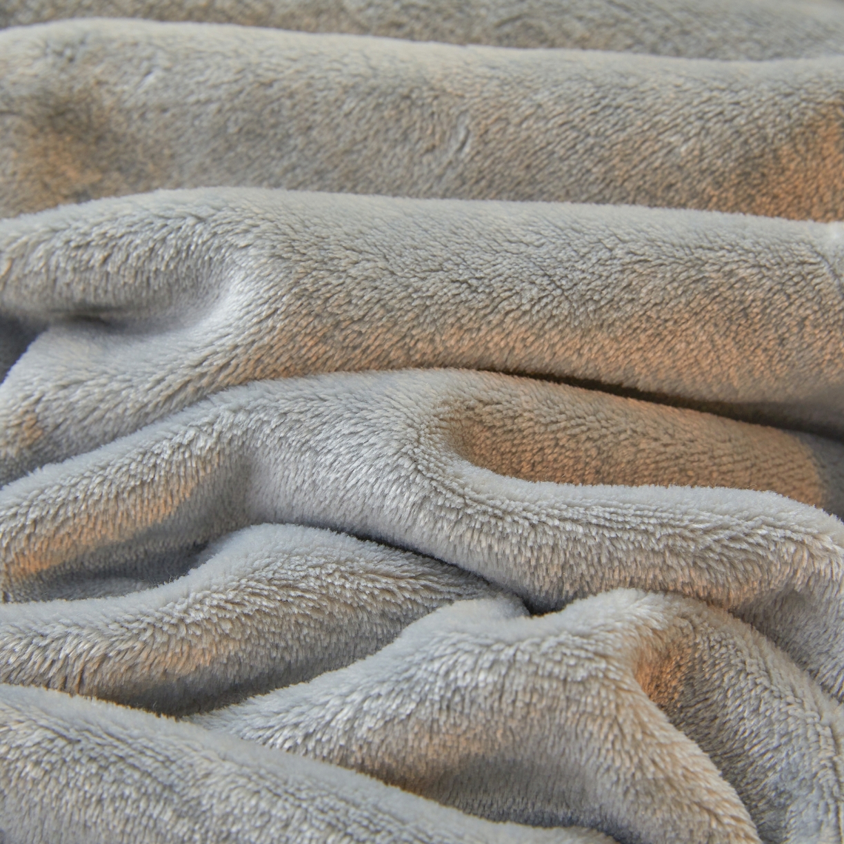 91家纺网 家纺一手货源 找家纺 缦吉 2025新款加厚牛奶绒双面四季多功能毛毯毯子 浅灰色