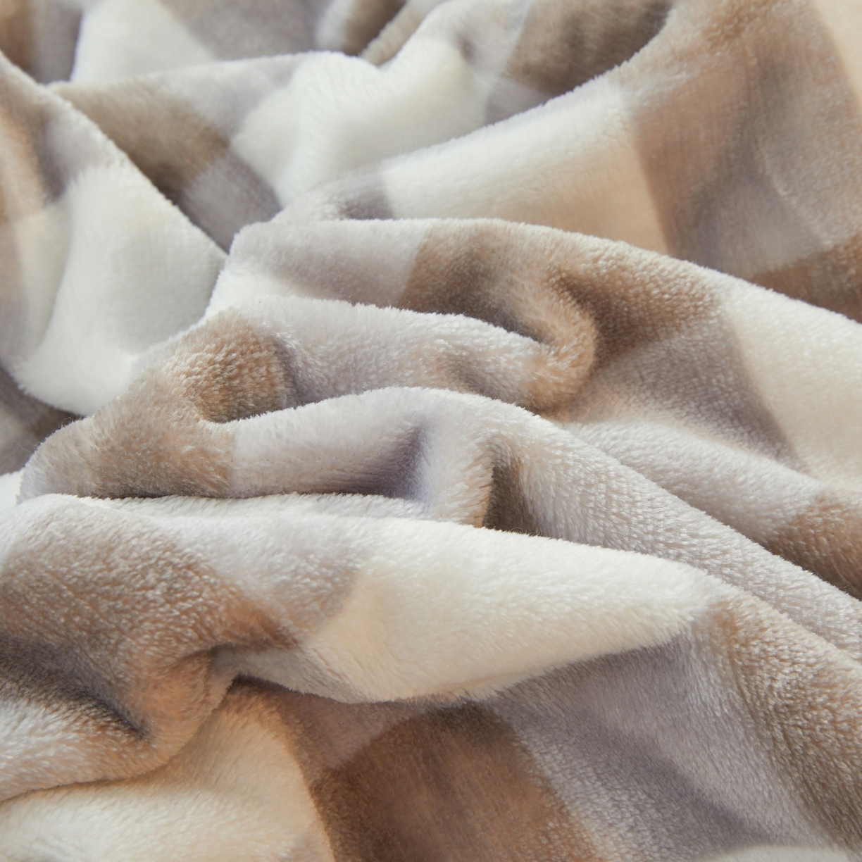 91家纺网 家纺一手货源 找家纺 缦吉 2025新款加厚牛奶绒双面四季多功能毛毯毯子 灰大格