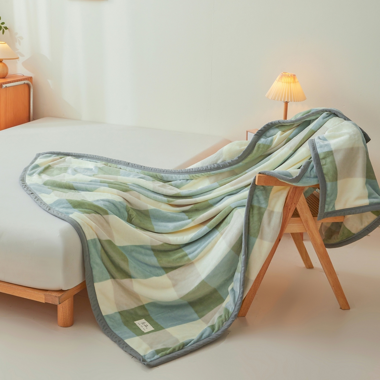 91家纺网 家纺一手货源 找家纺 缦吉 2025新款加厚牛奶绒双面四季多功能毛毯毯子 绿大格