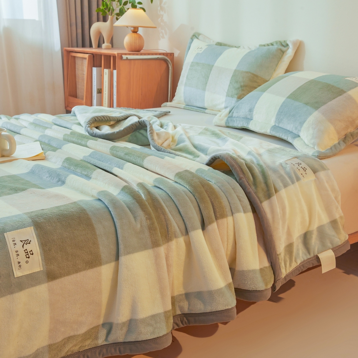 91家纺网 家纺一手货源 找家纺 缦吉 2025新款加厚牛奶绒双面四季多功能毛毯毯子 绿大格