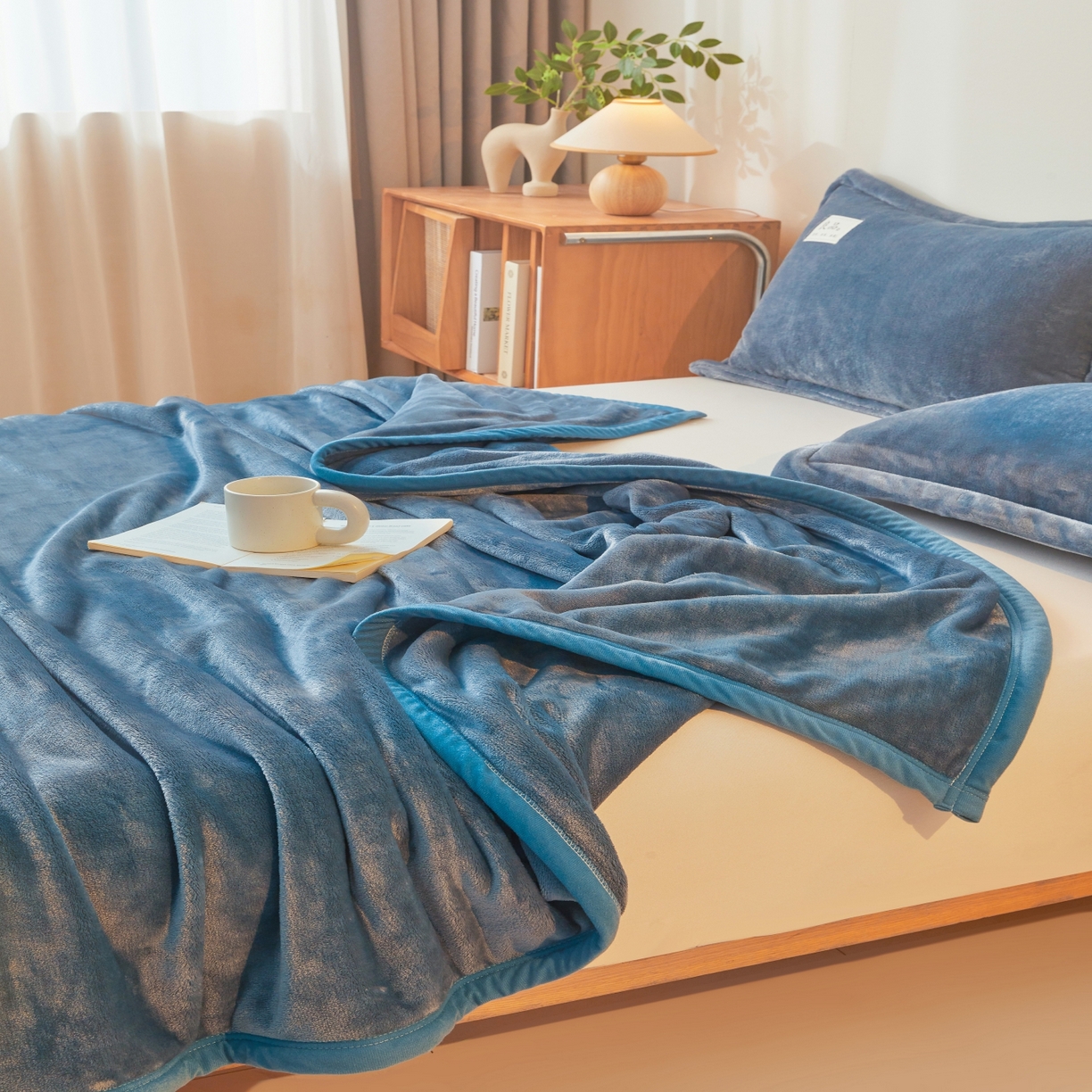 91家纺网 家纺一手货源 找家纺 缦吉 2025新款加厚牛奶绒双面四季多功能毛毯毯子 藏蓝色