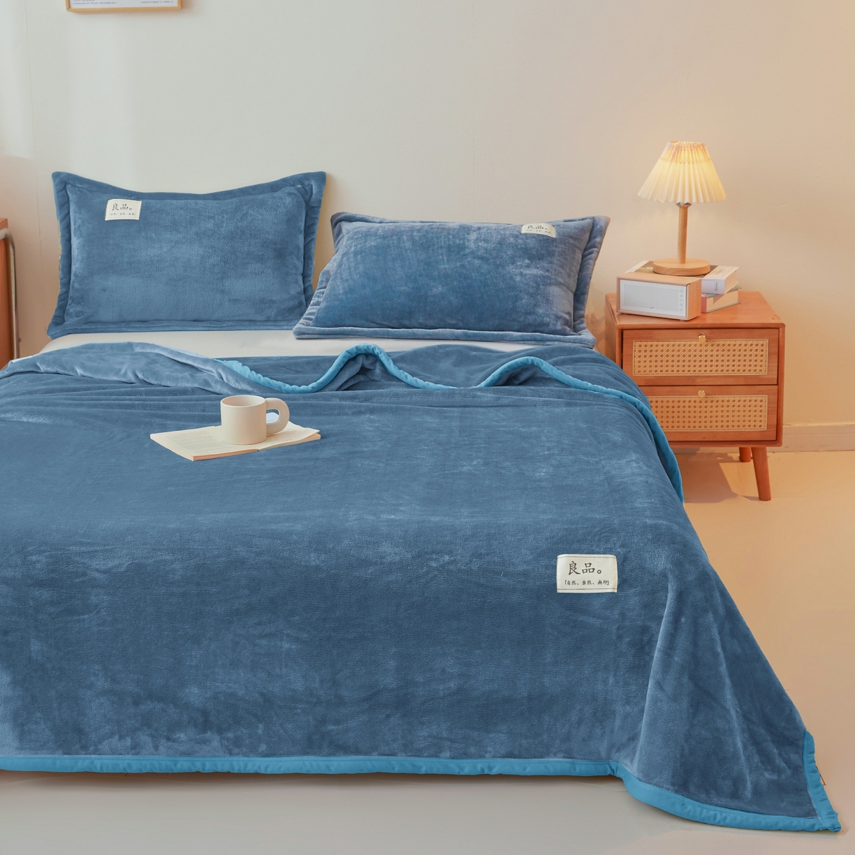 91家纺网 家纺一手货源 找家纺 缦吉 2025新款加厚牛奶绒双面四季多功能毛毯毯子 藏蓝色
