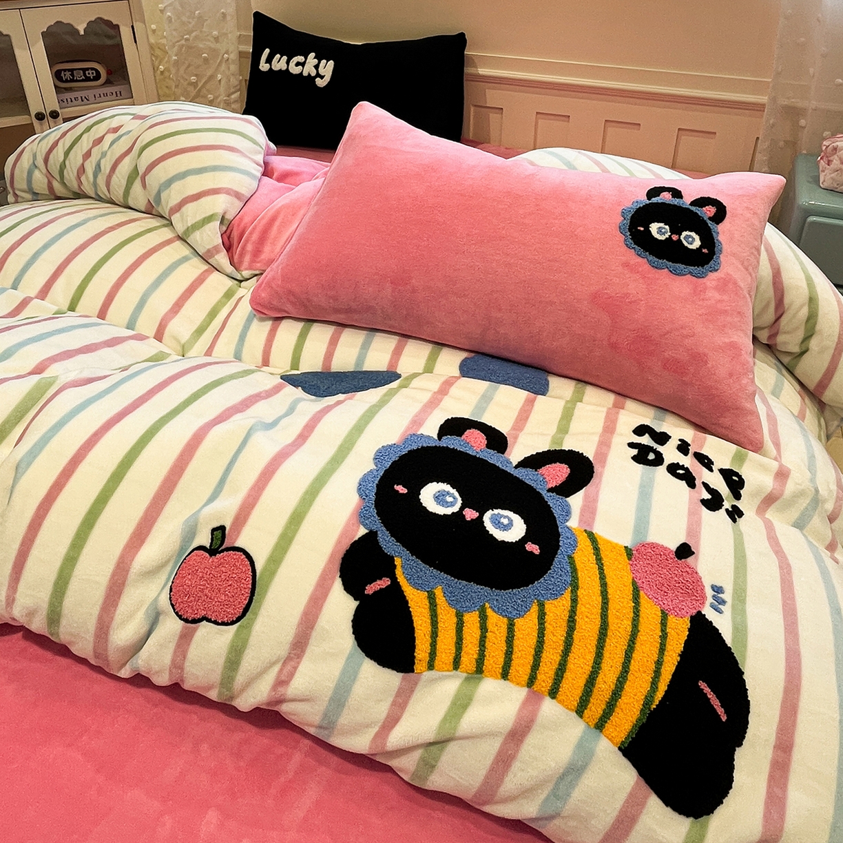 91家纺网 家纺一手货源 找家纺 （总）蓝邻家纺 2025新款牛奶绒卡通毛巾绣四件套