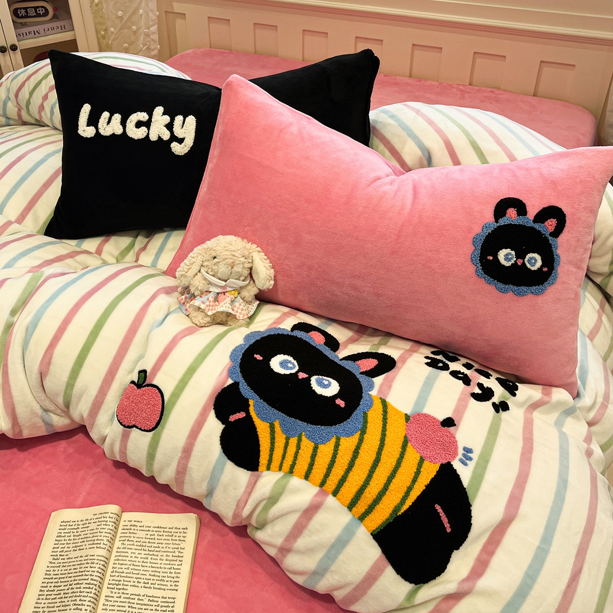 91家纺网 家纺一手货源 找家纺 （总）蓝邻家纺 2025新款牛奶绒卡通毛巾绣四件套