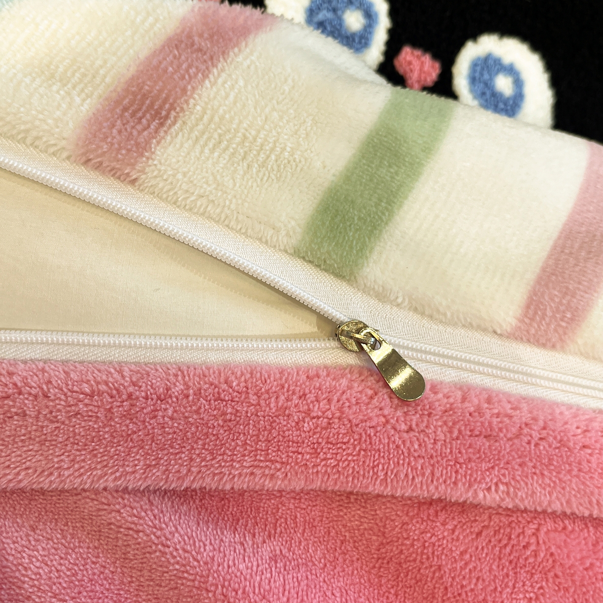 91家纺网 家纺一手货源 找家纺 （总）蓝邻家纺 2025新款牛奶绒卡通毛巾绣四件套