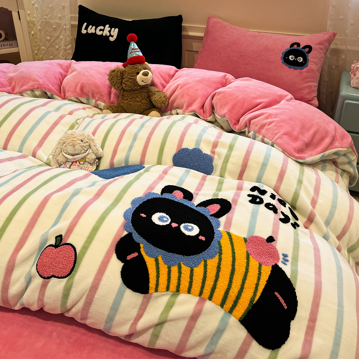 91家纺网 家纺一手货源 找家纺 （总）蓝邻家纺 2025新款牛奶绒卡通毛巾绣四件套